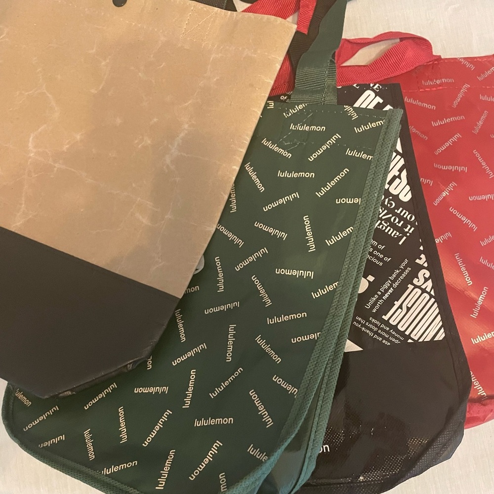 Four (4) Lululemon reusable bags - Picture 4 of 10